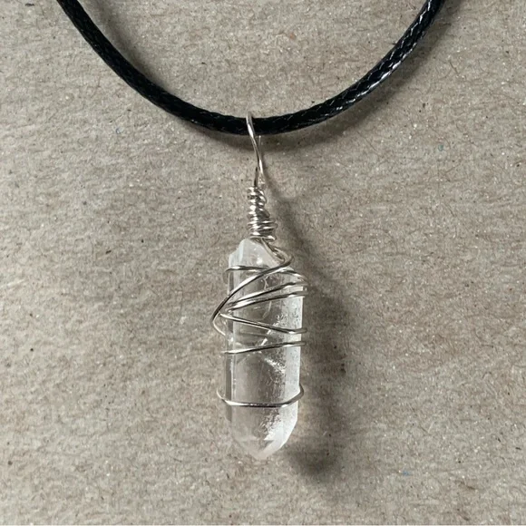 Raw Quartz Point Necklace/Handcrafted/NWT - Picture 2 of 6